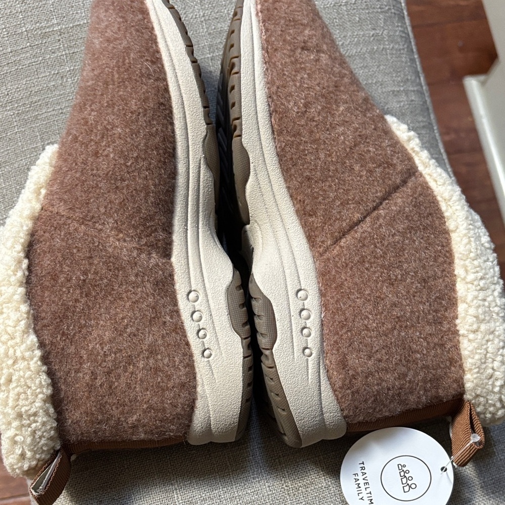 NWT Easy Spirit
Women's Treepose Cozy Slipper Booties sz 6 - Picture 5 of 8
